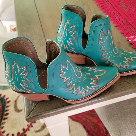 Boots - Picture 2 of 3